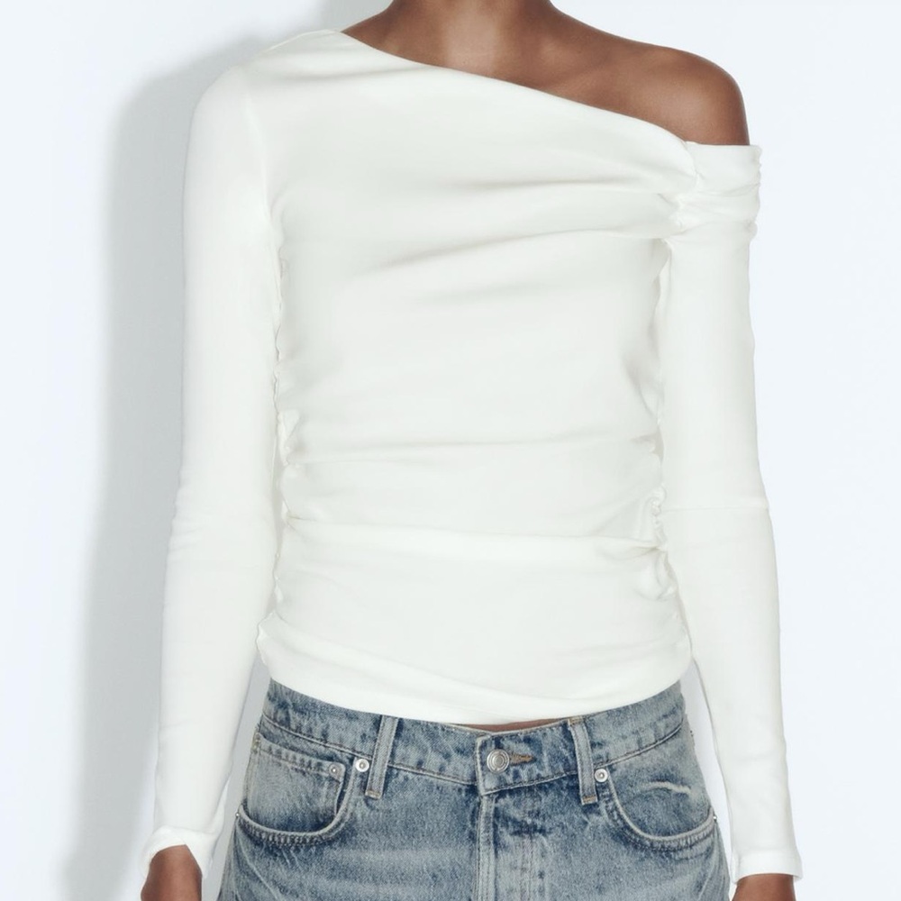 ZARA top with ruching/ size M